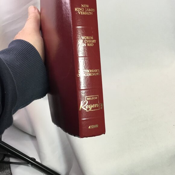 Holy Bible, New King James Version Nelson Regency Ed Christ in Red 412MR - Picture 4 of 13